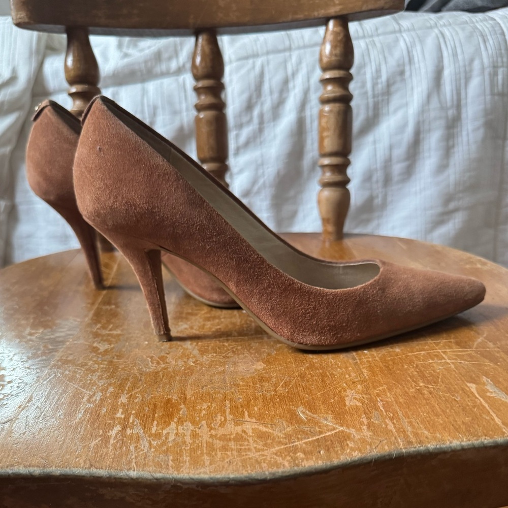 Elegant Brown Suede Pumps